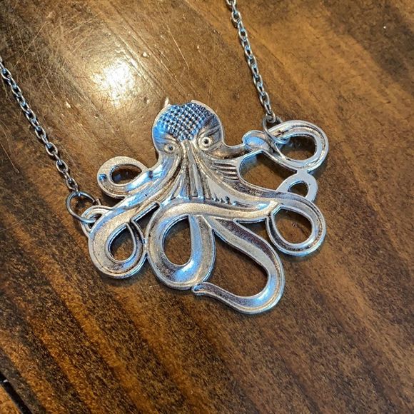 Octopus 🐙 necklace - Picture 2 of 4